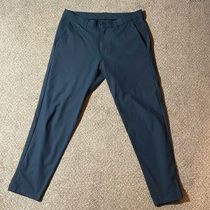 Men’s Lululemon commission pant. 34 waist. 30 inseam. Classic fit.